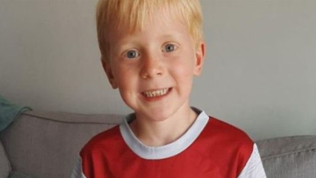Tras el colapso de Christian Eriksen en pleno partido, un niño británico de 7 años recauda más de 7.000 dólares para comprar desfibriladores