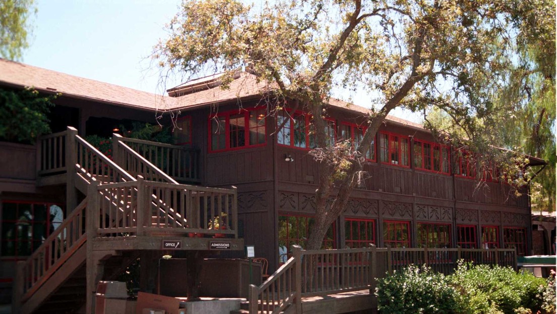 Destapan casos de abusos sexuales ocurridos durante 40 años en una prestigiosa escuela de California