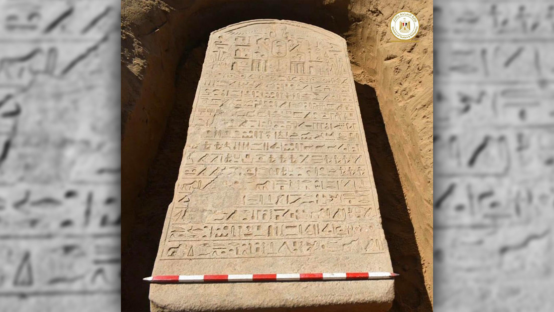 Un agricultor en Egipto encuentra fortuitamente una estela con jeroglifos de 2.500 años (FOTO)
