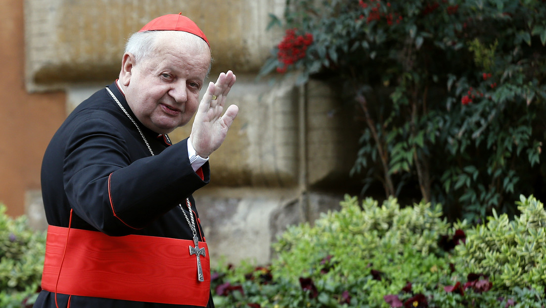 El Vaticano investiga por "negligencia" a un cardenal polaco acusado de encubrir la pedofilia