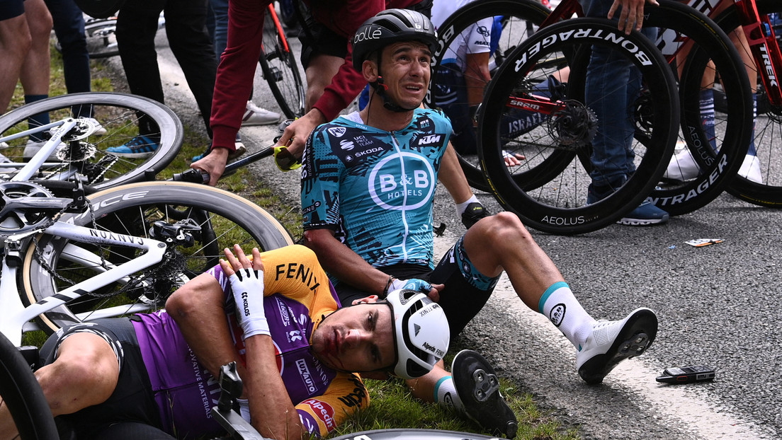 Tour de Francia demandará a la espectadora que causó la masiva caída de los ciclistas