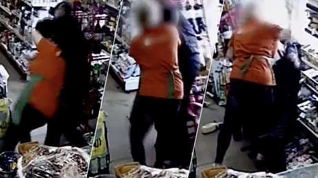 Un ladrón pone una navaja en el cuello a una tendera rusa y esta lo tumba de inmediato (VIDEO)