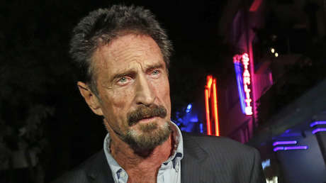 Armas, huidas, ruleta rusa y campañas presidenciales: la vida 'loca' y la muerte misteriosa de John McAfee