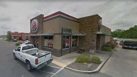 Una pareja abre fuego en un Burger King de EE.UU. porque su sándwich de pollo tenía demasiada salsa picante