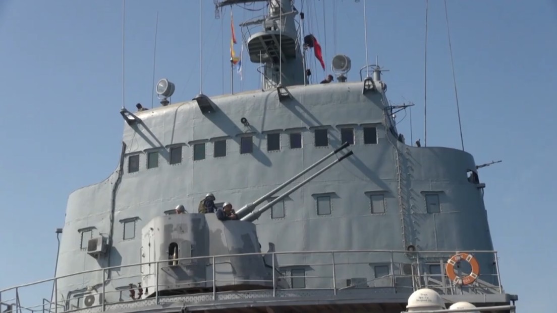 Dos buques de desembarco rusos realizan disparos de artillería en el mar Negro en medio de los ejercicios de la OTAN en la zona (VIDEO)