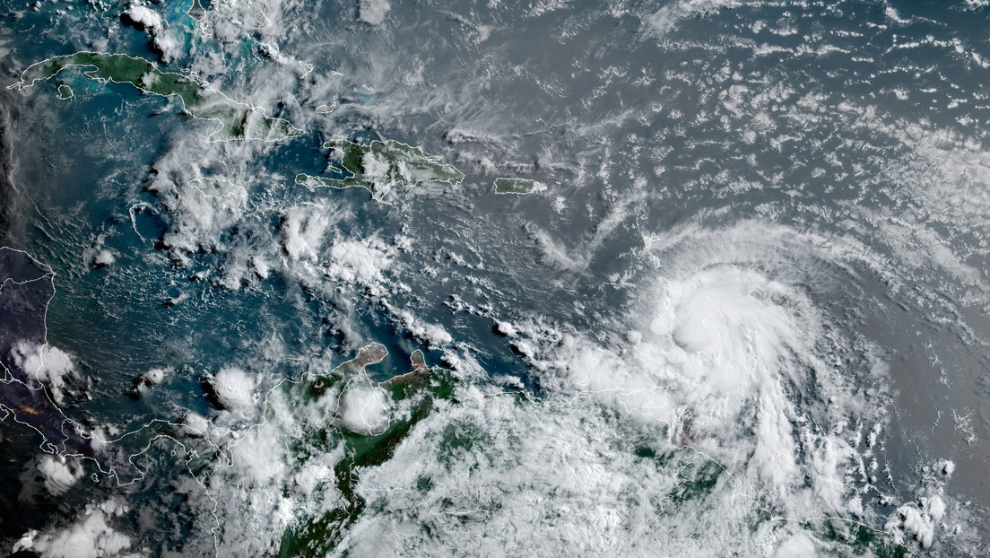 El huracán Elsa causa cortes de electricidad y provoca daños en viviendas en Barbados