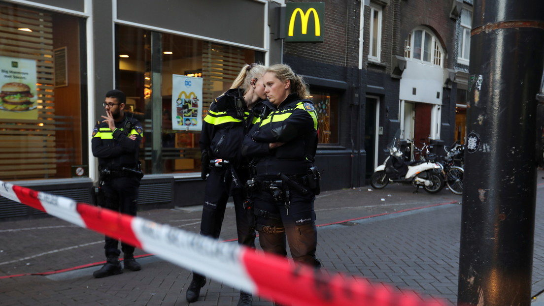 Un reportero neerlandés queda en estado crítico tras ser baleado en Ámsterdam