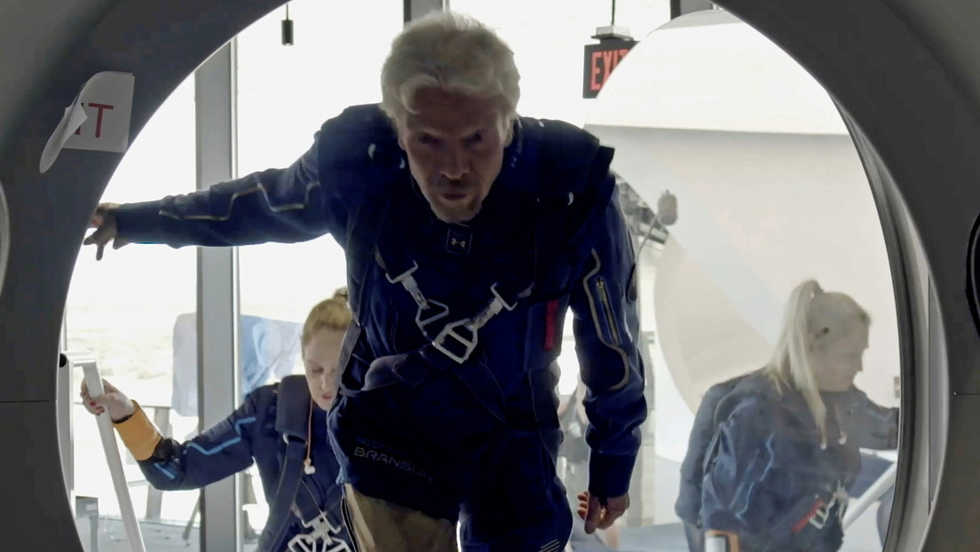 Video: Richard Branson viaja al espacio en el primer vuelo con pasajeros de Virgin Galactic
