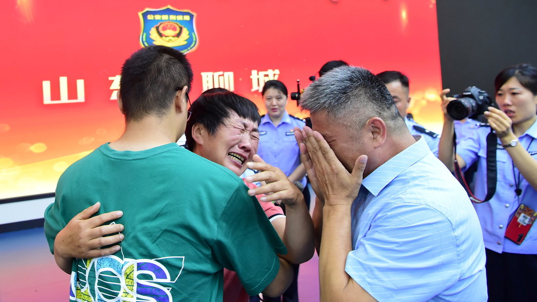 VIDEO: Hombre chino secuestrado cuando era niño se reúne con sus padres 24 años después