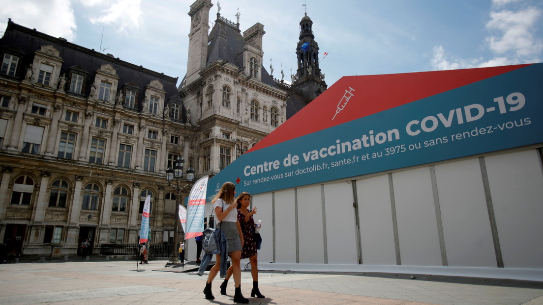 1,7 millones de franceses se inscriben en 24 horas para vacunarse después de que Macron endureciera las restricciones para no vacunados