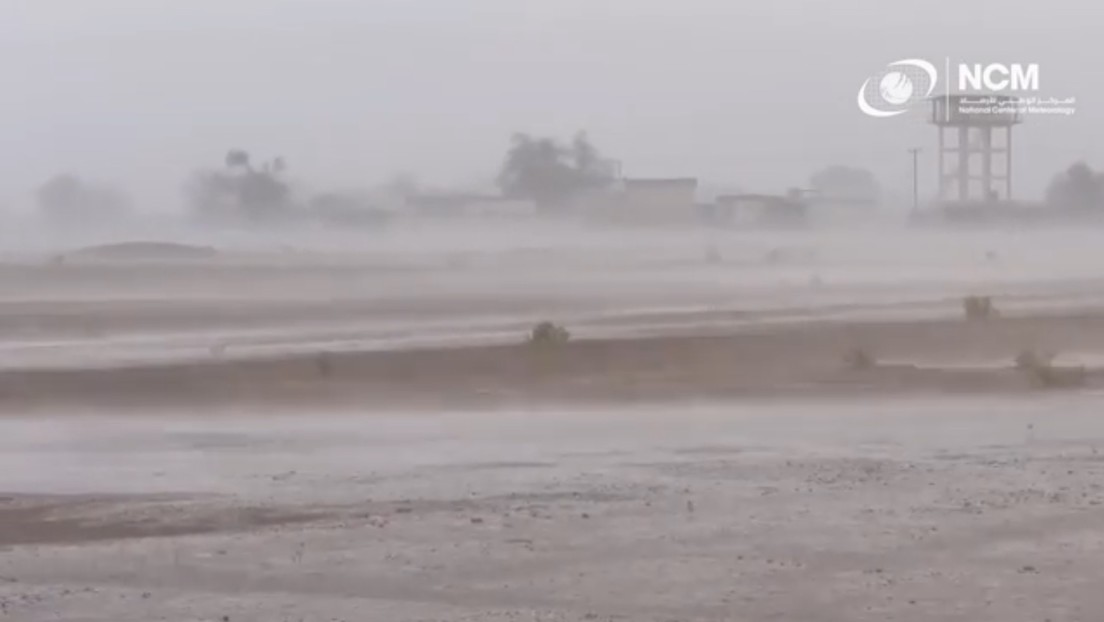 Emiratos Árabes Unidos provoca fuertes lluvias artificiales con una nueva tecnología en medio de una ola de calor de casi 50 grados (VIDEO)