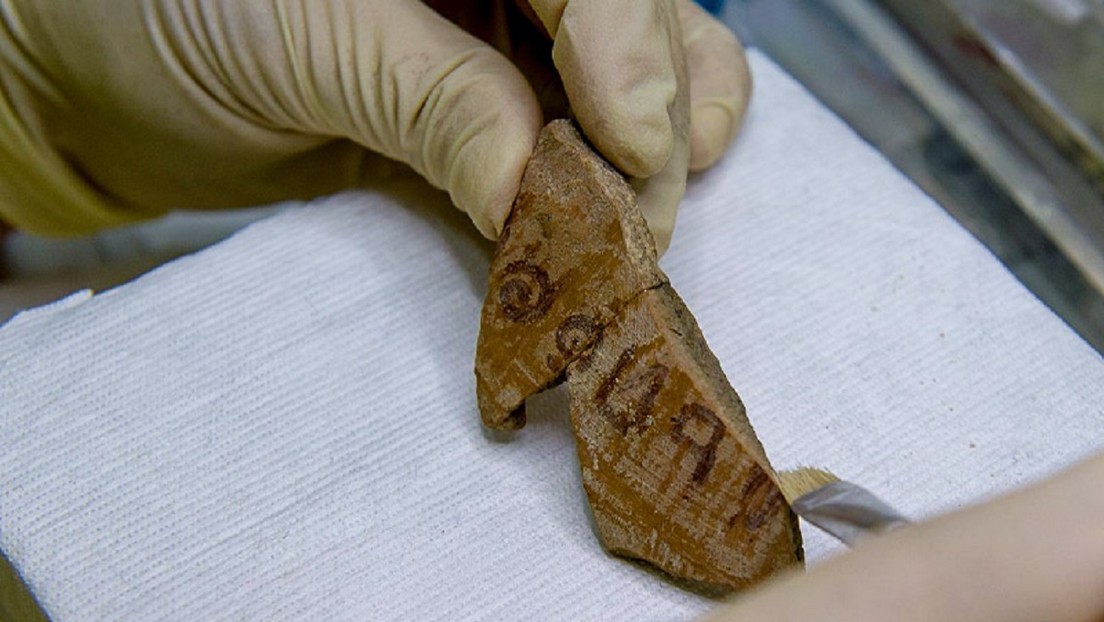 FOTOS: Descubren en Israel una inscripción de 3.100 años de antigüedad en una vasija que podría haber pertenecido a un juez bíblico