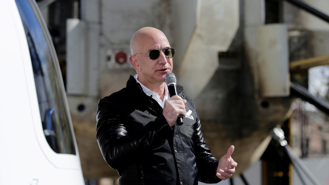 Jeff Bezos afirma que la tripulación del primer vuelo de Blue Origin no usará trajes espaciales