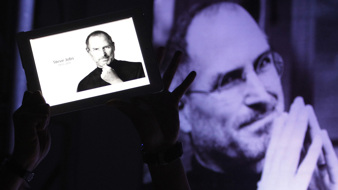 Una solicitud de empleo escrita a mano por Steve Jobs es subastada como NFT y en forma impresa