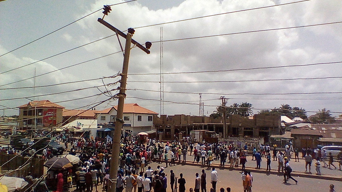 Los secuestradores de 156 estudiantes nigerianos capturan al hombre que les llevó el dinero del rescate y exigen más
