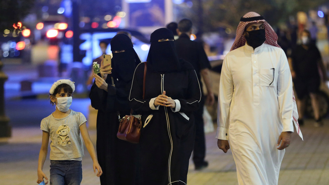 Arabia Saudita cierra todos los espacios públicos y el transporte para quienes no estén vacunados contra el covid-19