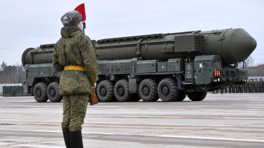 VIDEO: Un misil estratégico móvil ruso Yars cruza un río en transbordador