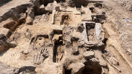 Descubren en Alemania una iglesia medieval "excepcionalmente majestuosa" de 1.000 años y 70 antiguos entierros