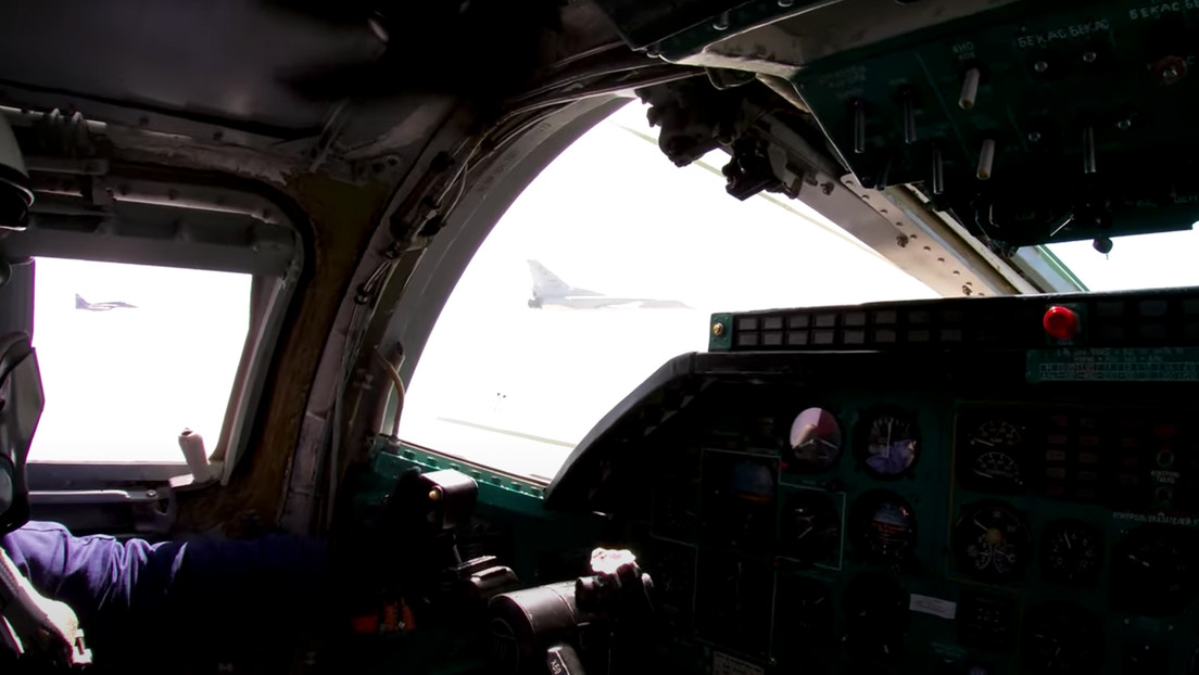 Bombarderos pesados rusos Tu-22M3 lanzan ataques simulados cerca de la frontera afgana (VIDEO)