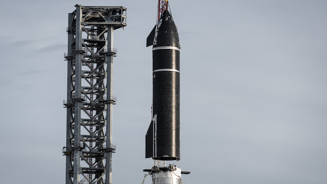 "Sueño hecho realidad": SpaceX muestra su cohete más grande completamente montado en la plataforma de lanzamiento (FOTOS)