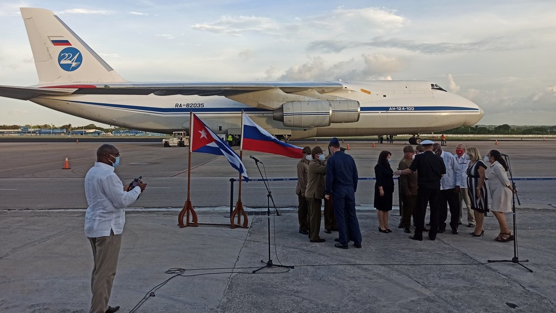 Arriba a Cuba un avión ruso con más de 40 toneladas de ayuda humanitaria