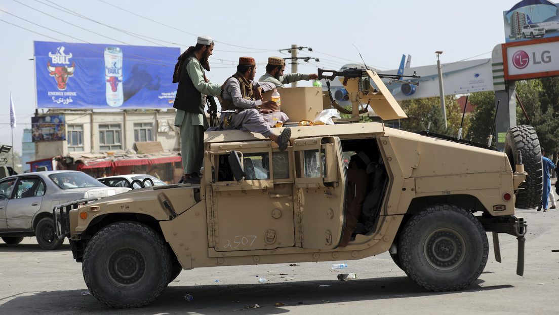 AP: La cantidad del equipo militar estadounidense capturado por los talibanes es enorme