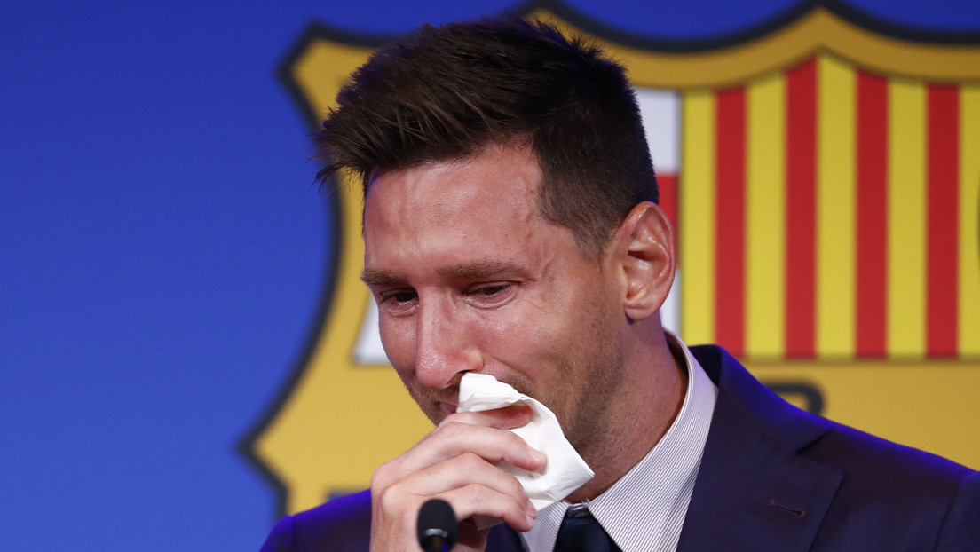 Ponen en venta el supuesto pañuelo que Messi usó en su despedida del Barcelona por un millón de dólares con "material muco-genético" para clonar