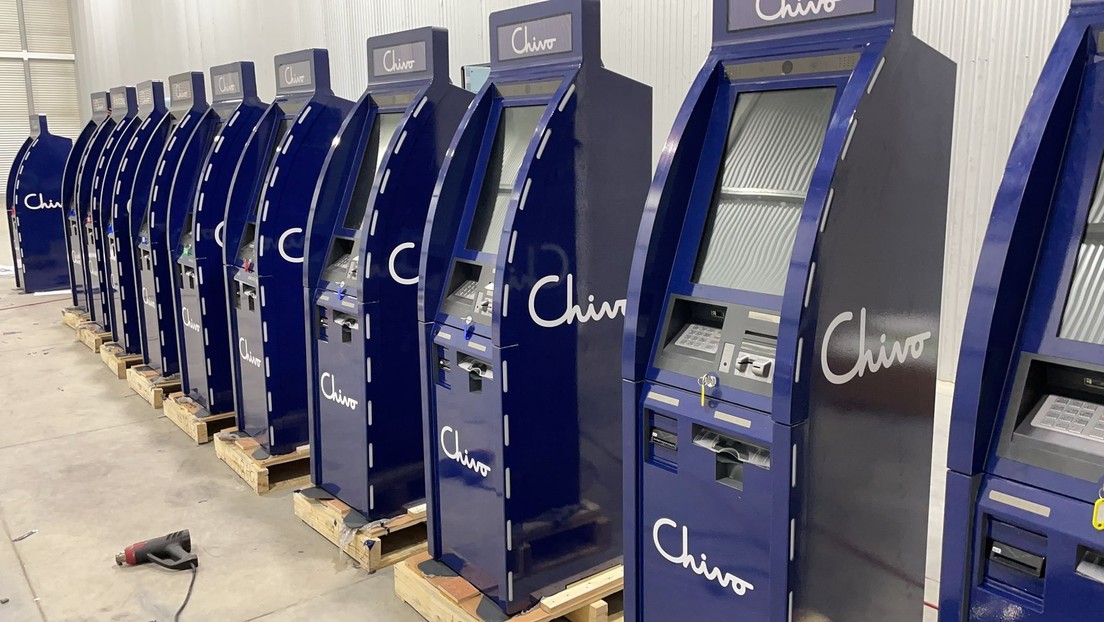 El Salvador comienza a instalar 200 cajeros automáticos de bitcóin que permitirán la retirada de dólares en efectivo