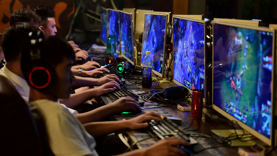 China limita a tres horas a la semana el tiempo de uso de videojuegos para jóvenes menores de 18 años