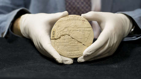 Un matemático descubre en una tablilla expuesta en un museo el ejemplo más antiguo de geometría aplicada