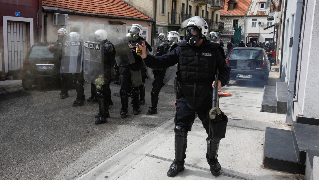 VIDEO: La policía antidisturbios se enfrenta a los manifestantes en Montenegro durante protestas contra un nuevo líder de la Iglesia ortodoxa serbia