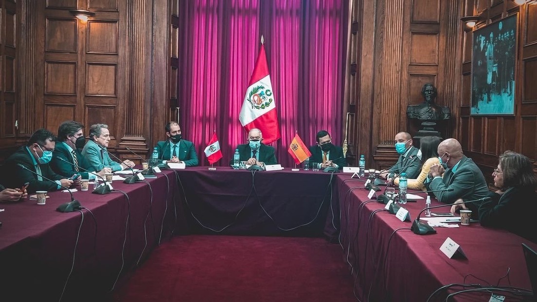 La 'cruzada' de la ultraderecha española llega a Perú: Congresistas investigados por sedición contra Castillo reciben a una comitiva de VOX