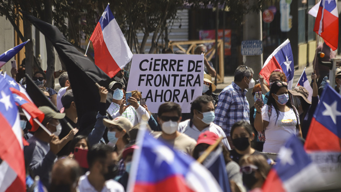 Cómo el ataque a un campamento de venezolanos reveló las dificultades que padecen los migrantes en Chile (y por qué impacta en las presidenciales)