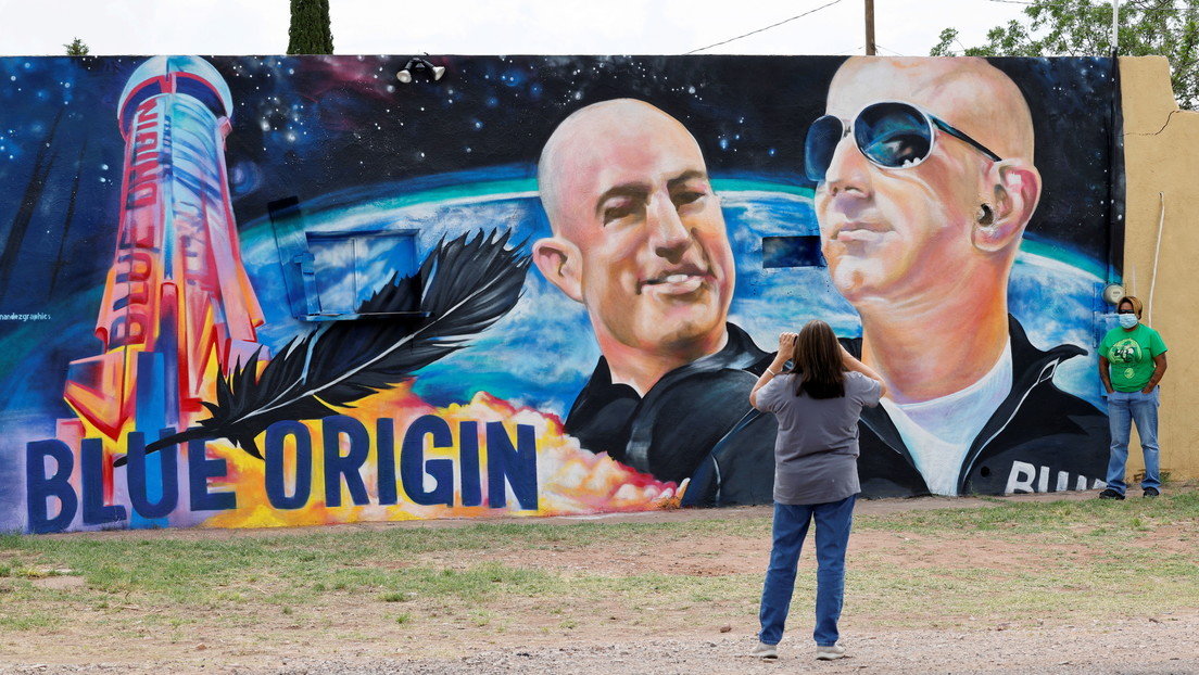 Una exempleada de Blue Origin afirma que "no confiaría" en las naves de la empresa de Jeff Bezos para ir al espacio