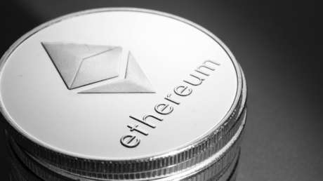 Una criptobolsa realiza una transacción valorada en 100.000 dólares y paga una comisión de 23,7 millones