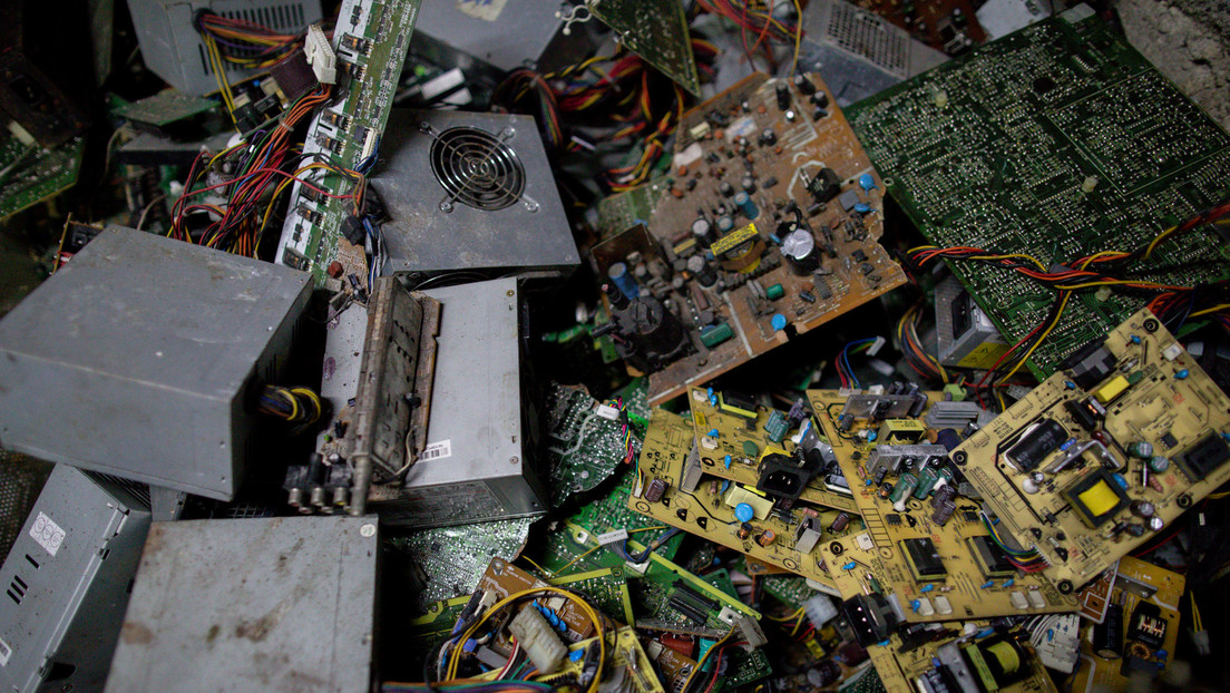 Estiman que la basura electrónica acumulada este año pesará más que la Gran Muralla china