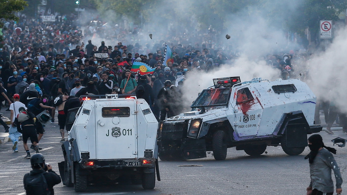Dos muertos, 56 lesionados y 450 detenidos: el saldo de la conmemoración del estallido social en Chile