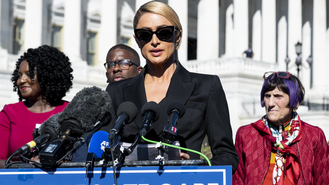 "Me estrangularon, me abofetearon y me espiaron": Paris Hilton vuelve a pronunciarse sobre los abusos que sufrió en centros para jóvenes con problemas