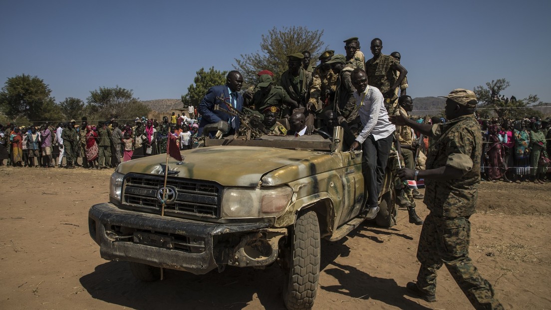 Reportan un golpe de Estado en Sudán: la casa del primer ministro es rodeada por militares y varios funcionarios son detenidos
