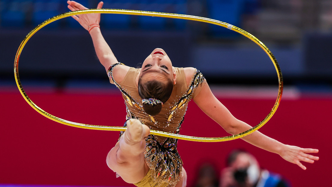 El tercer oro conseguido en Japón convierte a la gimnasta rusa Dina Avérina en campeona mundial por 16.ª vez