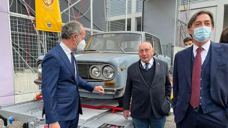 Retiran en Italia un vehículo que llevaba 47 años estacionado en el mismo lugar y que se convirtió en un símbolo local