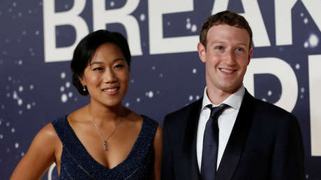 Dos exempleados demandan a Zuckerberg y a su esposa por acoso y discriminación en la oficina familiar de la pareja millonaria