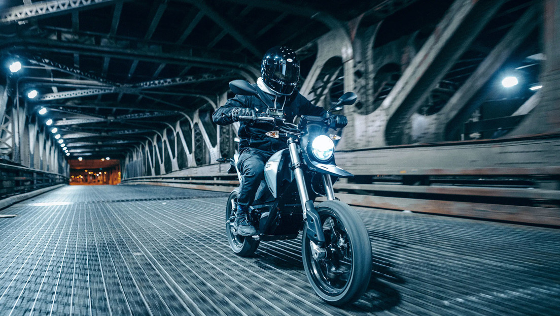 Presentan la motocicleta eléctrica 2022 SR de Zero con actualizaciones de velocidad que se podrán comprar a través de la 'app'