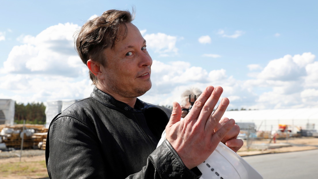 Elon Musk cambia su nombre en Twitter y sugieren que tendría que ver con el dogecóin