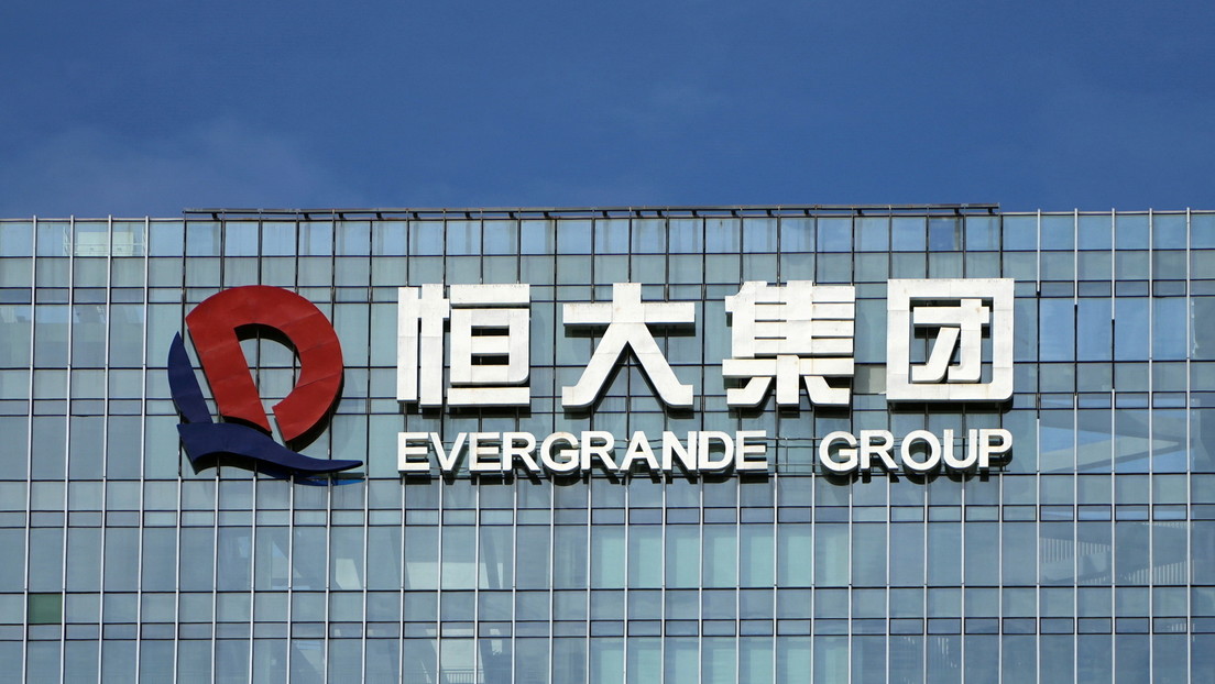 La inmobiliaria china Evergrande habría evitado el 'default' al efectuar el pago de intereses de tres bonos vencidos