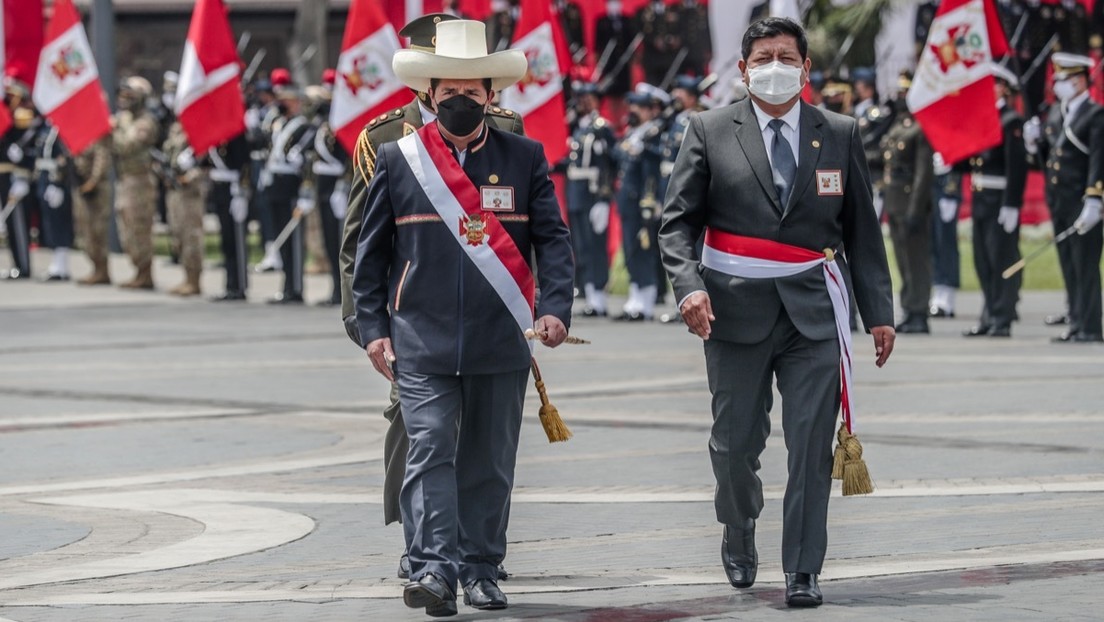 El ministro de Defensa de Perú presenta su renuncia irrevocable tras el escándalo por los ascensos irregulares en las Fuerzas Armadas