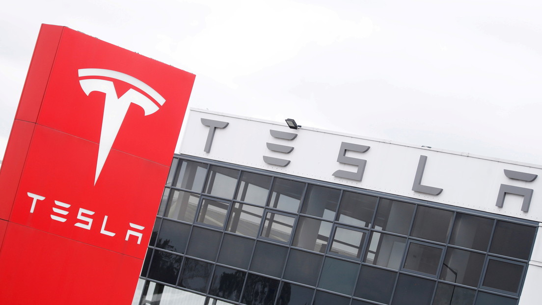 Una trabajadora demanda a Tesla por el "acoso sexual rampante" del que ha sido víctima por años en la planta de Fremont