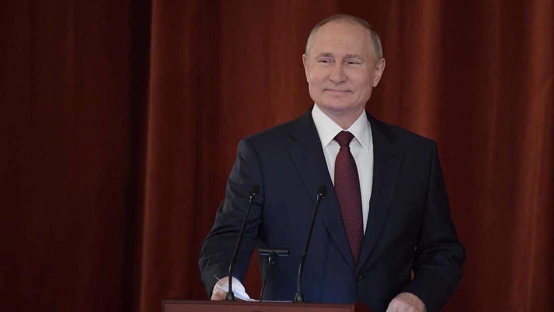Putin revela que le administraron la vacuna nasal rusa contra el covid-19