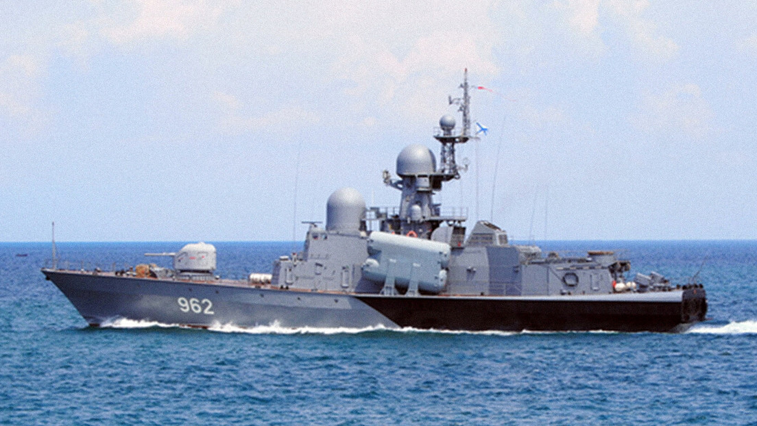 Una corbeta rusa realiza ejercicios con fuego real en el mar Negro tras la llegada de un destructor estadounidense a la zona