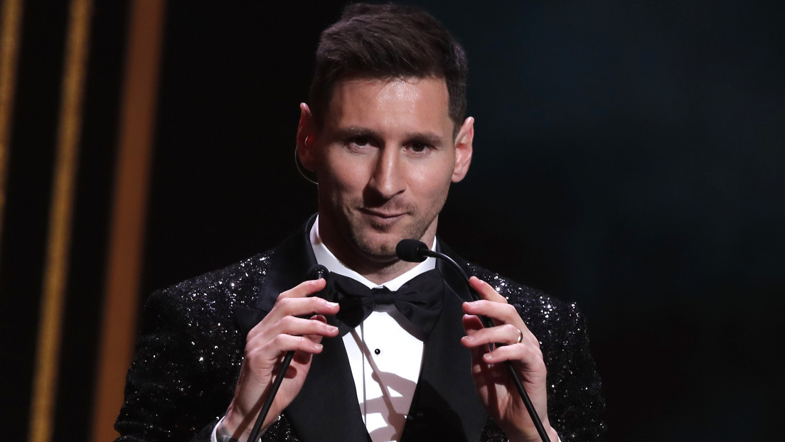 Las redes explotan con memes y reacciones al volver a coronarse Messi como mejor jugador del mundo, superando a Ronaldo por dos Balones de Oro